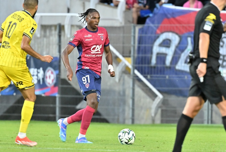 开云官网-天空：雅凯倾向于加盟切尔西，俱乐部间的谈判正在继续