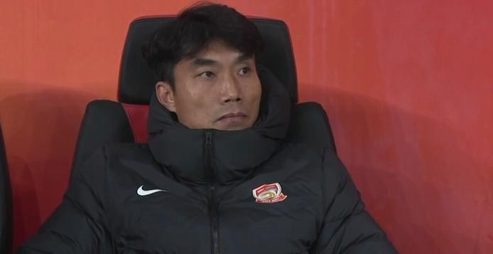 郑智：恭喜海港获胜，这两场比赛失利我感觉愧对远征球迷